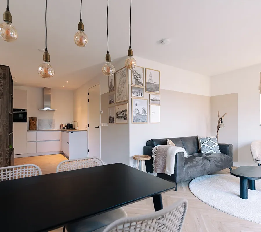 Verhuurbeheer-Texel_vakantiehuis-noordwester_woonkamer-keuken_01.webp